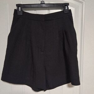 H&M B Black Pleated Shorts | Size US 4 EUR 36